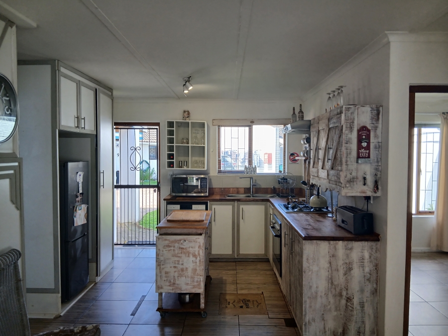 2 Bedroom Property for Sale in Paradise Beach Eastern Cape